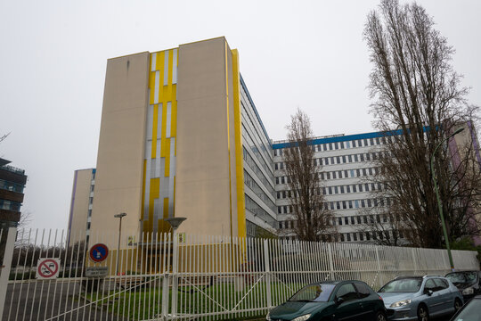 La maison des examens dans la ville d'Arcueil dans la r&eacute;gion parisienne en France 