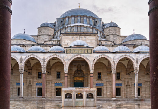 Courtyard (Sahn) of the S&uuml;leymaniye Mosque in Istanbul