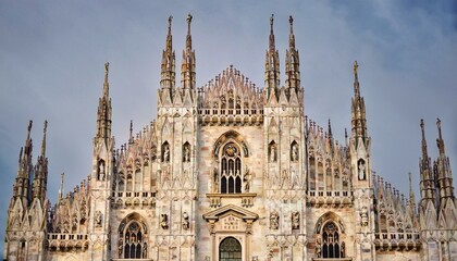 Fototapeta premium Awe-inspiring Gothic architecture. Intricate details and towering spires against a cloudy sky.