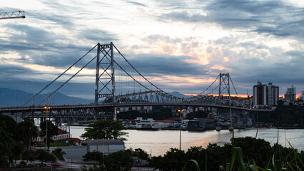 Florian&oacute;polis e a ponte Herc&iacute;lio Luz brasil  