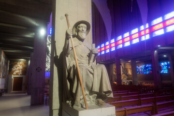intérieur de l'église de la ville de Montrouge dans la banlieue parisienne en France
