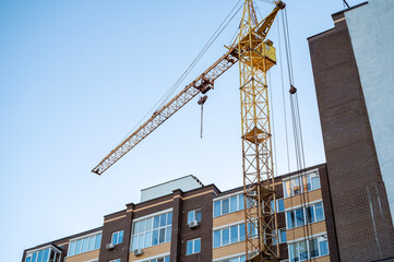 A large crane, Construction of houses