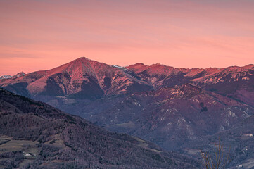 Naklejka premium Beautiful sunrise in the mountains (Pic du Canigou, French Pyrenees)