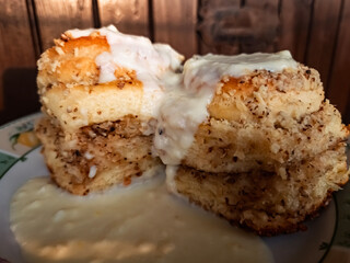 Golden dumplings with vanilla cream