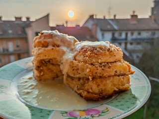 Golden dumplings with vanilla cream
