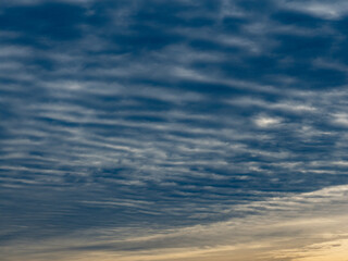 Wolkenhimmel im Winter