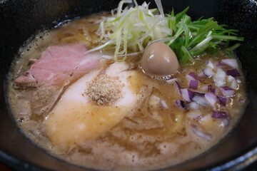 鶏白湯ラーメン