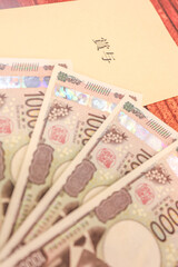 新紙幣一万円札と賞与袋