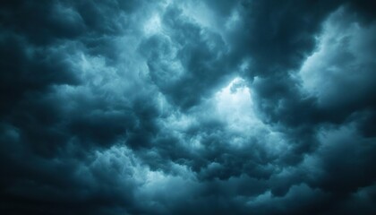 Obraz premium A moody sky filled with dark, swirling clouds, hinting at an impending storm, creating an atmosphere of tension and anticipation.