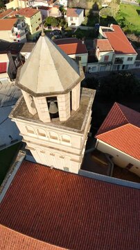 riprese drone della Chiesa parrocchiale di San Giovanni Battista a San Giovanni Suergiu in Sardegna (60 FPS, riprese verticali per social)