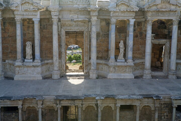 Obraz premium Details of the theatre at the archeological site of Hierapolis at Pamukkale in southwestern Turkey
