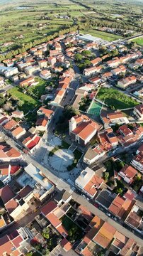 riprese drone della Chiesa parrocchiale di San Giovanni Battista a San Giovanni Suergiu in Sardegna (60 FPS, riprese verticali per social)