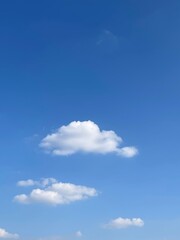 Fototapeta premium Serene Sky with Fluffy Clouds