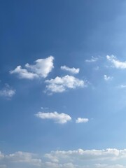 Obraz premium Serene Sky with Fluffy Clouds