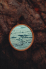 Imagen del mar reflejada en un espejo