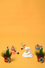 可愛いヘビの置物　東洋の年始に飾る縁起物