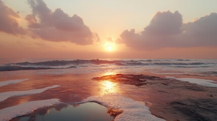 Obraz premium Serene Sunset Over Calm Ocean Waves