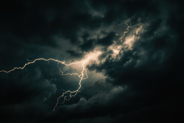 Stunning Close-Up of Multiple Lightning Bolts Captured in High Resolution for Visual Impact