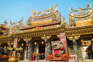 Obraz premium Amazing Facade of Sian Lo Tai Tian Kong Chinese Buddhist Temple in Thailand
