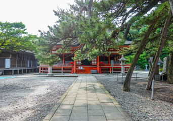 朱に彩られた優美な日御碕神社（鳥取県出雲市）