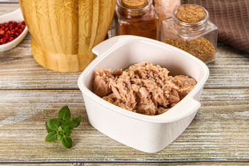 Canned tuna fish in the bowl