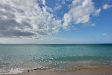 La playa Balneario en la localidad de Tarifa, Cadiz, Andalucia (España) en una mañana soleada de invierno permite el descanso y la relajación de los espacios tranquilos y sin turistas.
