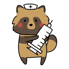 大きな注射器を持っているナースキャップをかぶったタヌキ