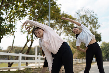 Obraz premium Happy Family Enjoying Outdoor Exercise Together in a Park on a Sunny Day