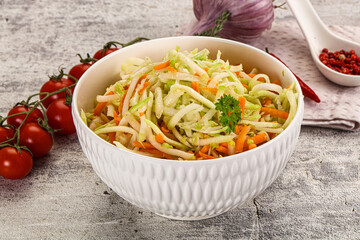 Vegan salad with kohlrabi and carrot