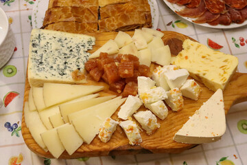 Table of different types of cheeses with quince paste