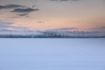 北海道長沼町　大地に霧かかる氷点下15度の夜明け