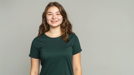 Obraz premium Smiling Young Woman in Green T-Shirt for Modern Lifestyle Campaigns and Studio Fashion Branding 