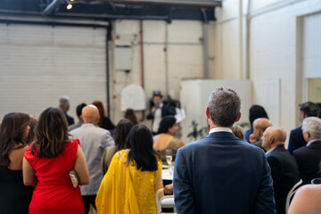 Obraz premium guests watching at a wedding a ceremony celebrating with the husband and bride