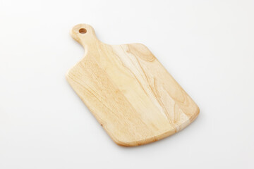白背景に置いた木製のカッティングボード　Wooden cutting board on white background
