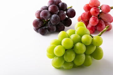 新鮮な三種類の葡萄