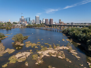 Obraz premium City Skyline and River, Richmond, VA