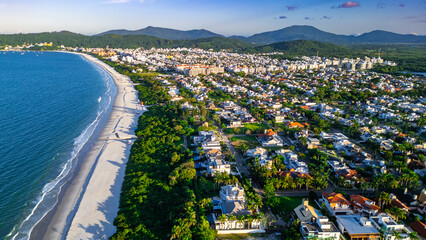 Areia Branca Mar Azul Praia Jurerê Internacional Florianópolis Santa Catarina Brasil Luxo Casas Modernas Natureza Pôr Sol Resorts Vegetação Tropical Sol Marinas Elegância Beach Tennis Turismo Esporte