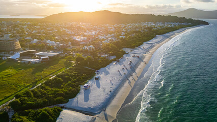 Areia Branca Mar Azul Praia Jurerê Internacional Florianópolis Santa Catarina Brasil Luxo Casas Modernas Natureza Pôr Sol Resorts Vegetação Tropical Sol Marinas Elegância Beach Tennis Turismo Esporte