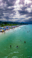 Obraz premium Areia Branca Mar Azul Praia Jurerê Internacional Florianópolis Santa Catarina Brasil Luxo Casas Modernas Natureza Pôr Sol Resorts Vegetação Tropical Sol Marinas Elegância Beach Tennis Turismo Esporte