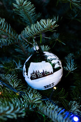 choinka, drzewko świąteczne, święta bożego narodzenia, boże narodzenie, choinka świąteczna, dekoracje, ozdoby, lampki choinkowe, bombki, © Estera