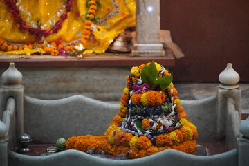 A colorful and beautifully decorated offering of flowers at a Hindu temple