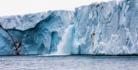 iceberg in polar regions © HJ
