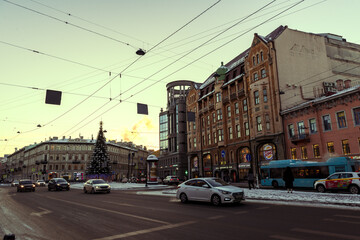Obraz premium Street with buildings and a road with cars in Saint-Petersburg, Russia
