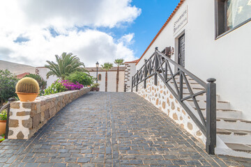 Obraz premium Village typique de Betancuria, ancienne capitale de Fuerteventura, aux Canaries, Espagne.