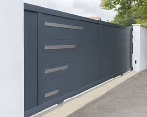 Portail en aluminium d'une maison	