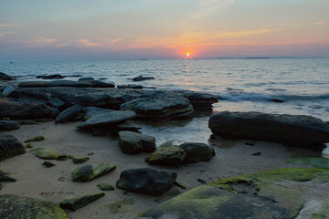Obraz premium Sunrise over the sea on the coast of Cambodia
