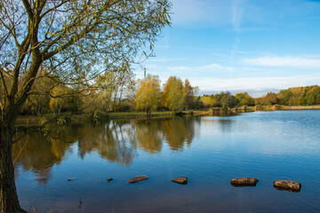 Obraz premium Stepping stones on a lake in Nottinghamshire, UK