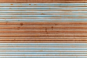 Obraz premium Nowhatta, Srinagar, Jammu and Kashmir, India. Rusted metal shop door.