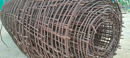 Rolls of steel wire mesh for building construction
