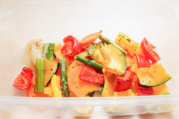 カラフルな野菜料理